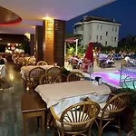 Hotel de apartamente Candan 4*