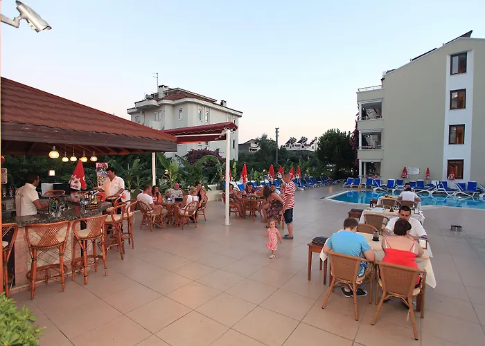 Candan Aparthotel 4*