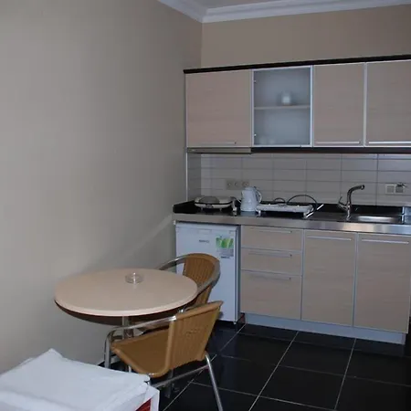 Apart Otel Candan 4*