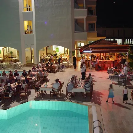 公寓式酒店 Candan 马尔马里斯