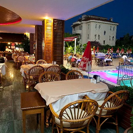 Lejlighedshotel Candan 4*